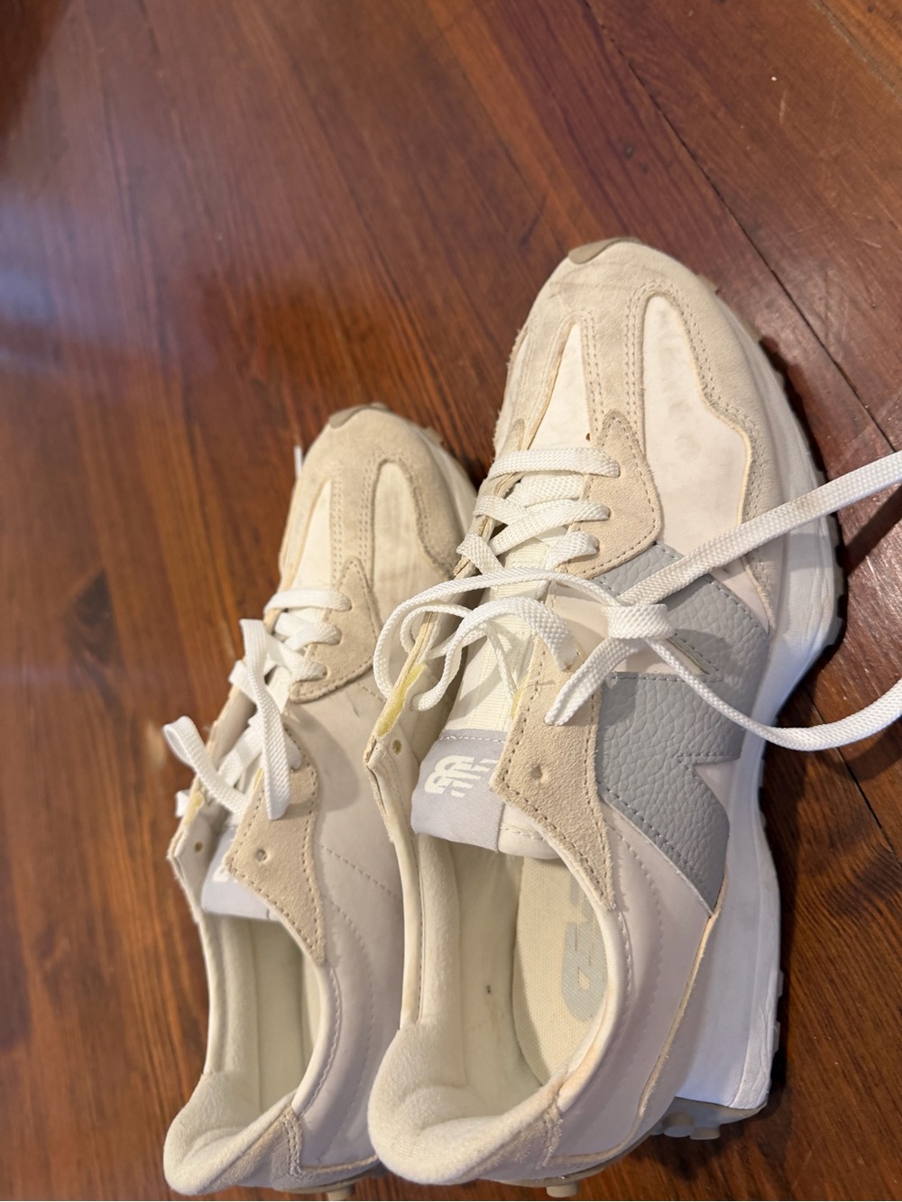 New Balance Cream & Light Gray Retro Lace-Up Sneakers - Picture 4 of 4